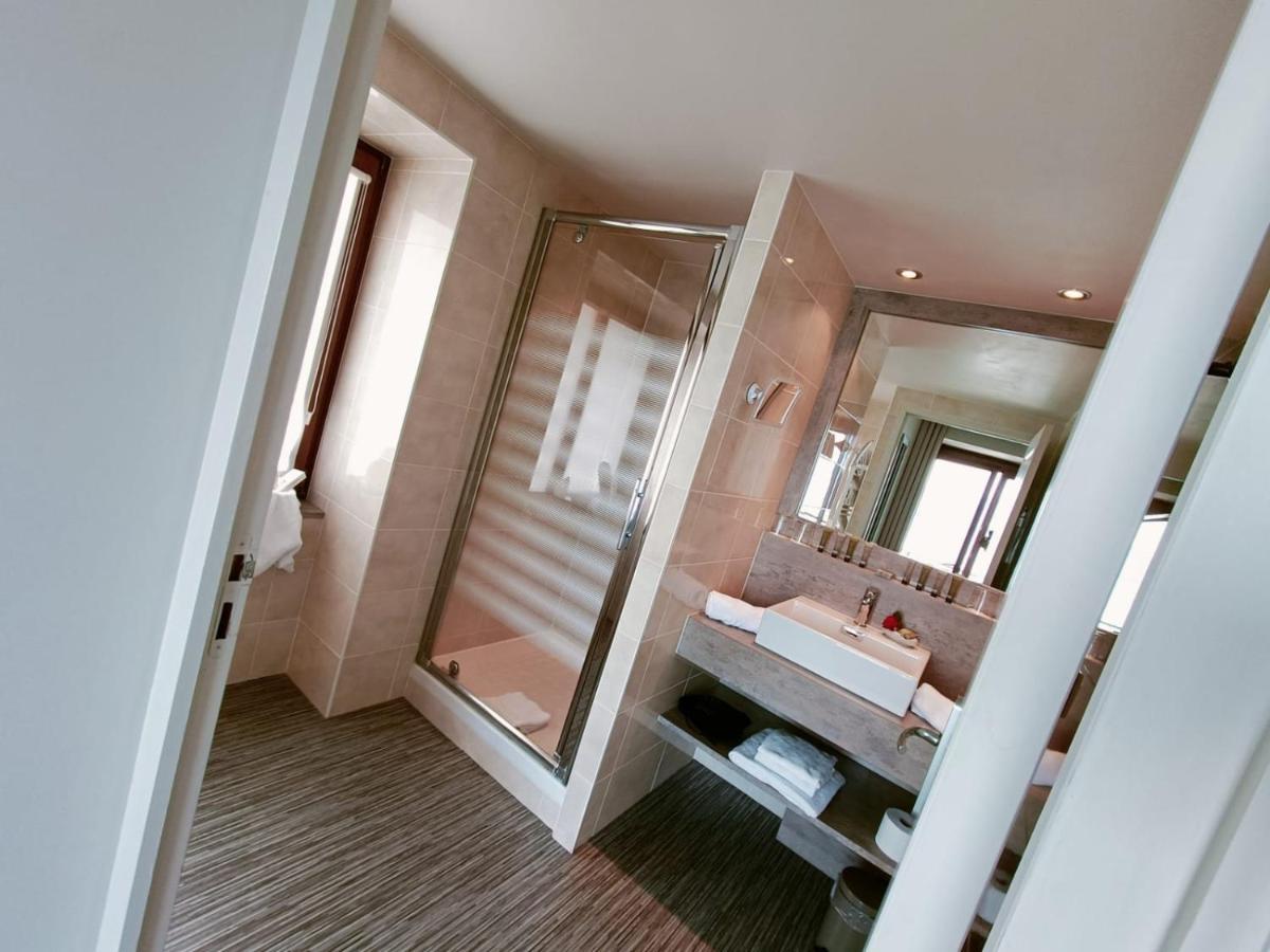 Hotel Le Leman 셍 정골프 외부 사진